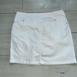 S. C. & Co. White Mini Skirt with Shorts Underneath Size L Front & Back Pockets